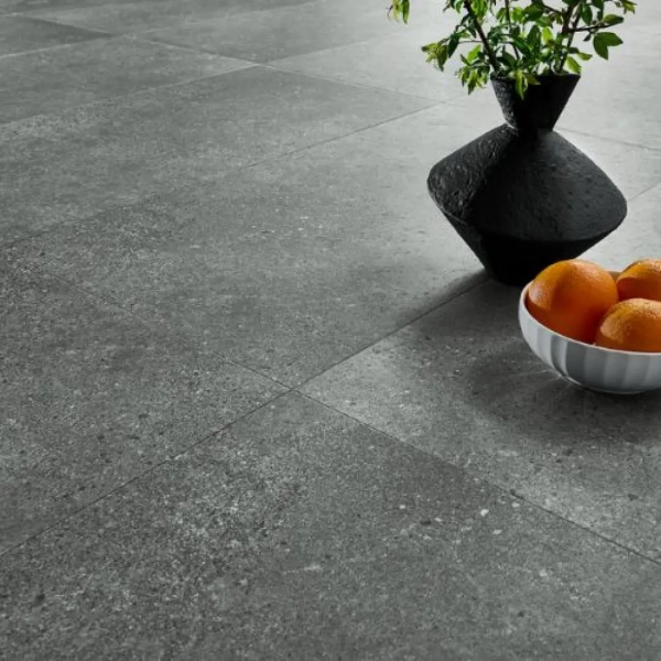 Klick Vinyl mit Trittschalldämmung Fliesenoptik - XXL - Ninaventura Graphite - 91,4 x 45,7 cm - Vinylboden Betonoptik